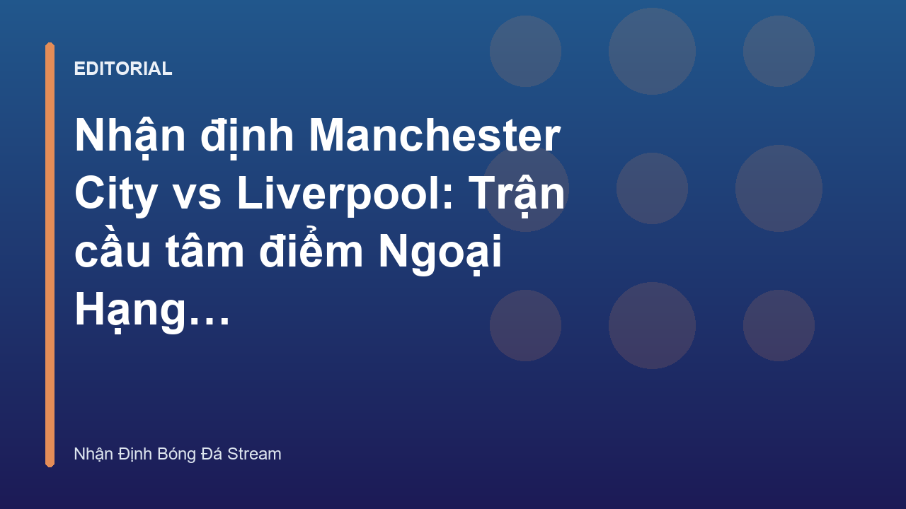 Cầu thủ Man City và Liverpool tranh chấp bóng trên sân cỏ